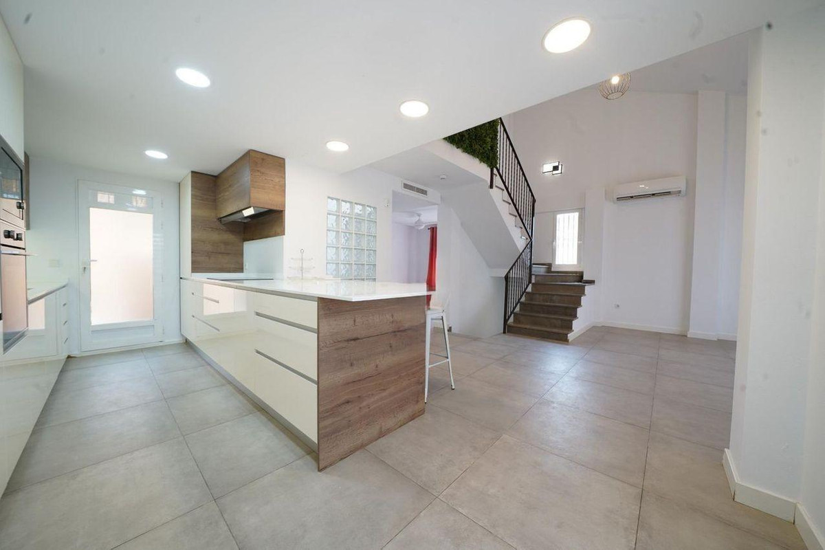 6 Bed Townhouse for sale in Mutxamel Costa Blanca, Alicante, Spain
