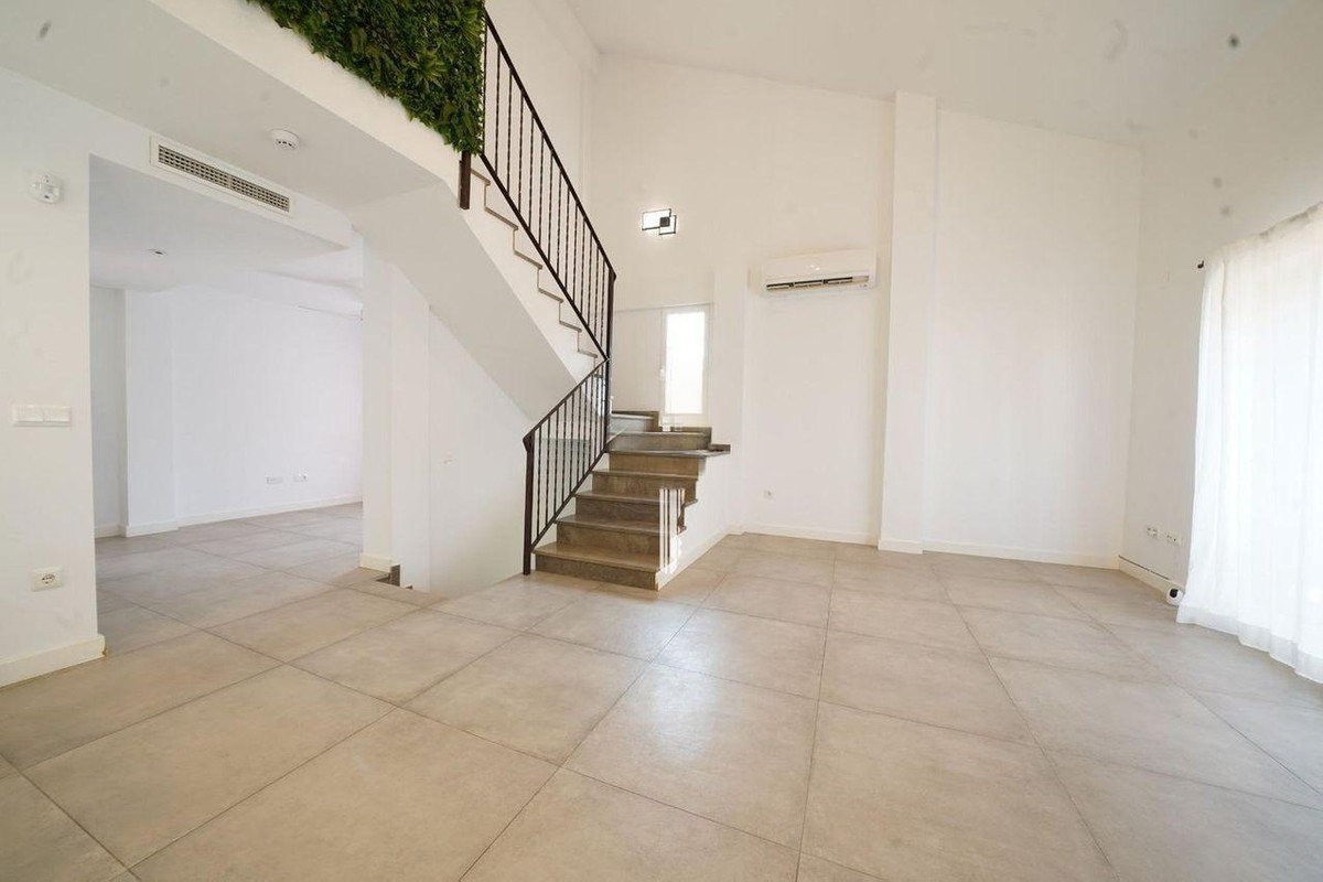6 Bed Townhouse for sale in Mutxamel Costa Blanca, Alicante, Spain
