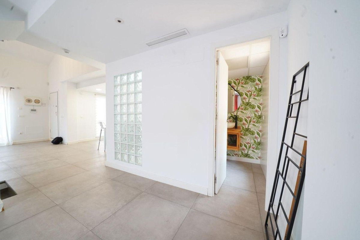 6 Bed Townhouse for sale in Mutxamel Costa Blanca, Alicante, Spain