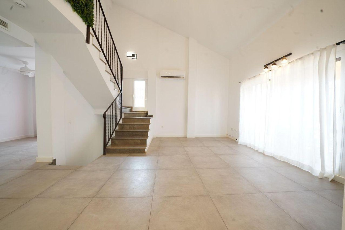 6 Bed Townhouse for sale in Mutxamel Costa Blanca, Alicante, Spain