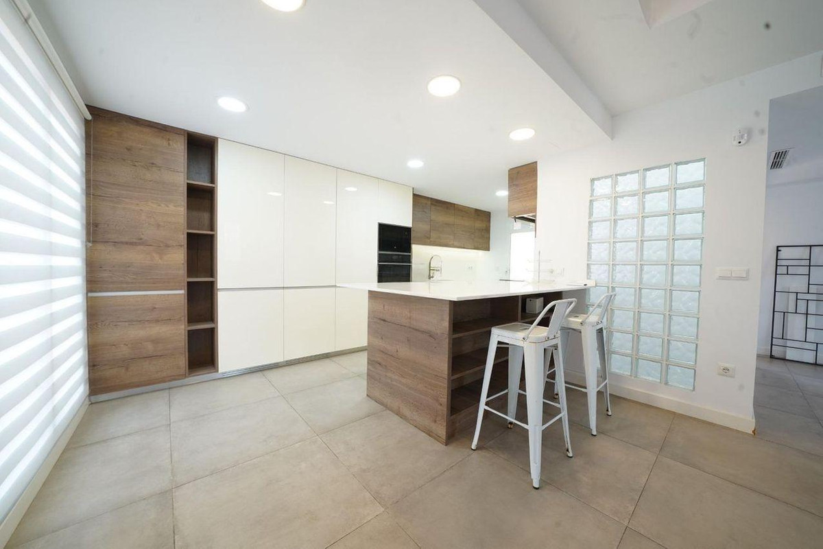 6 Bed Townhouse for sale in Mutxamel Costa Blanca, Alicante, Spain