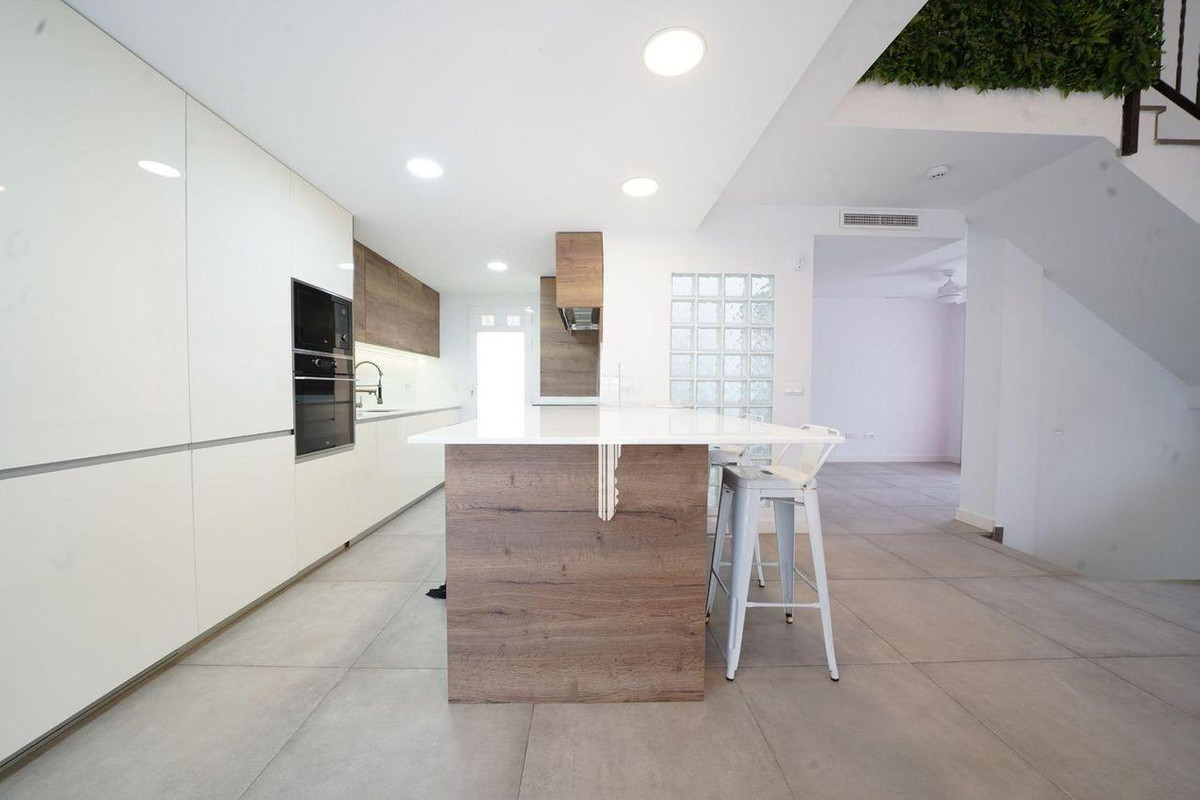 6 Bed Townhouse for sale in Mutxamel Costa Blanca, Alicante, Spain