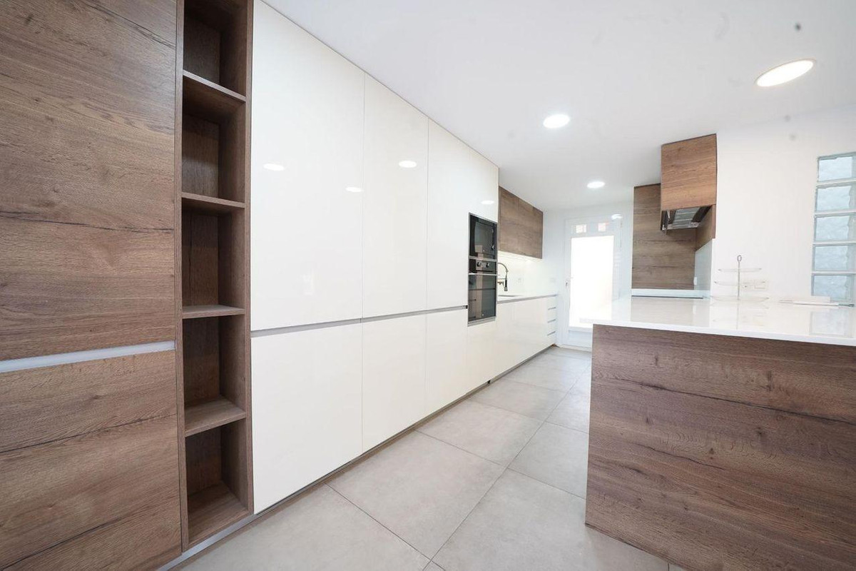 6 Bed Townhouse for sale in Mutxamel Costa Blanca, Alicante, Spain