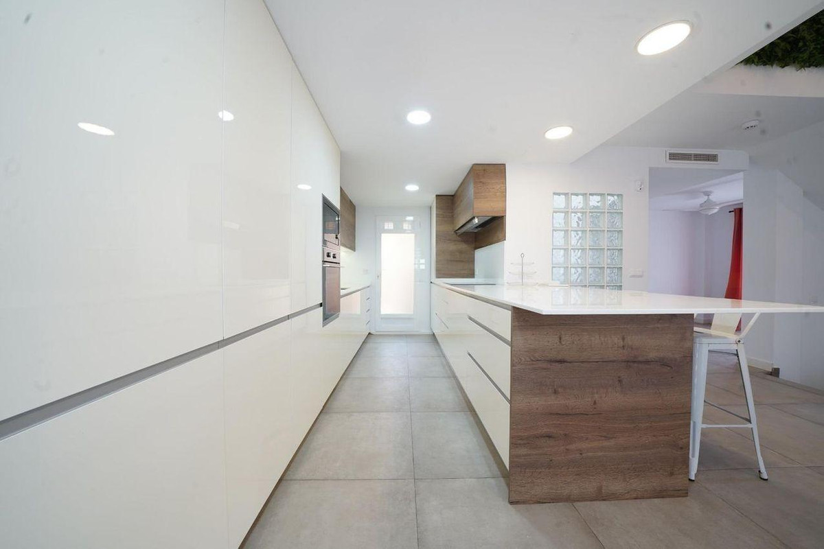 6 Bed Townhouse for sale in Mutxamel Costa Blanca, Alicante, Spain