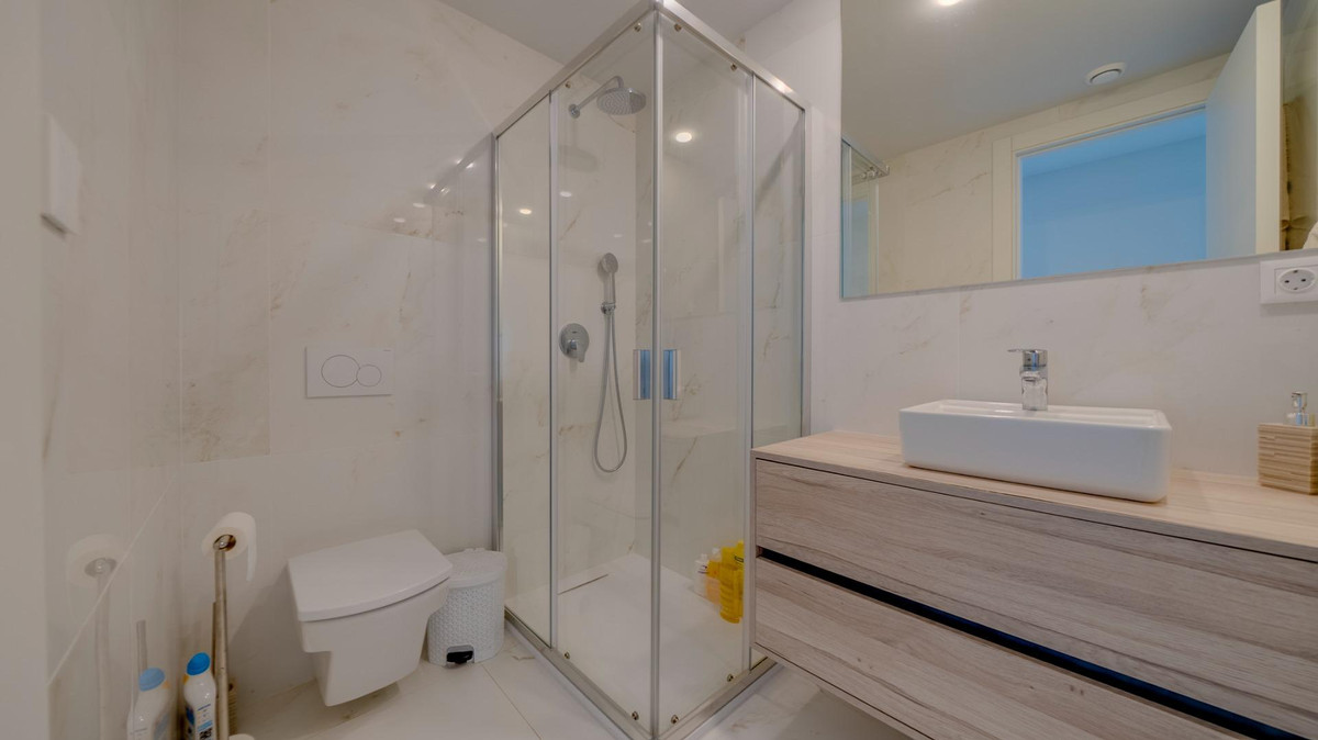 Se vende Apartamento Planta Media de 2 dormitorios en Costa Blanca, Alicante, España