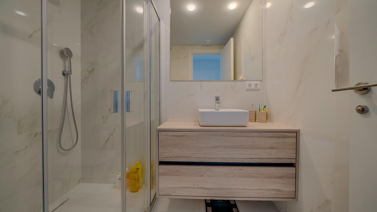 Se vende Apartamento Planta Media de 2 dormitorios en Costa Blanca, Alicante, España