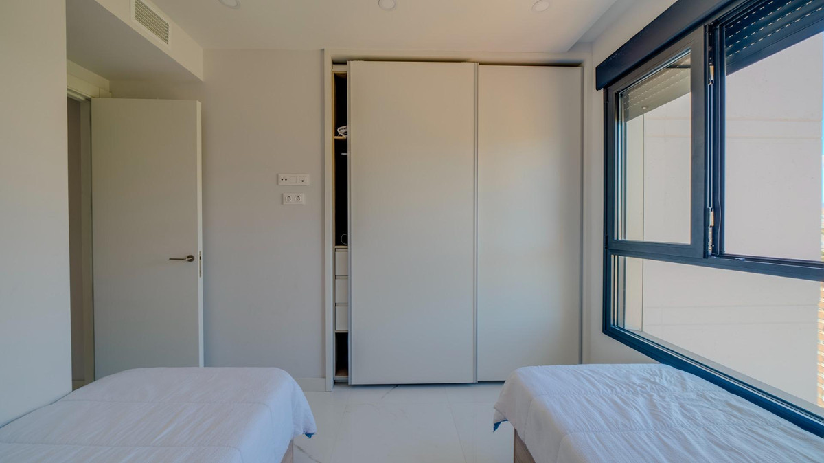 Se vende Apartamento Planta Media de 2 dormitorios en Costa Blanca, Alicante, España