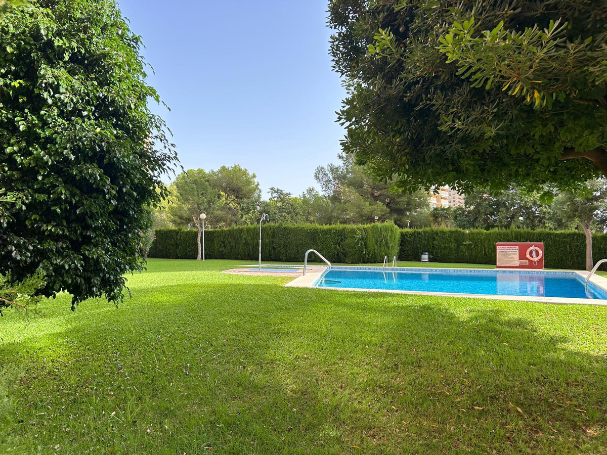 Se vende Apartamento Planta Media de 3 dormitorios en Costa Blanca, Alicante, España