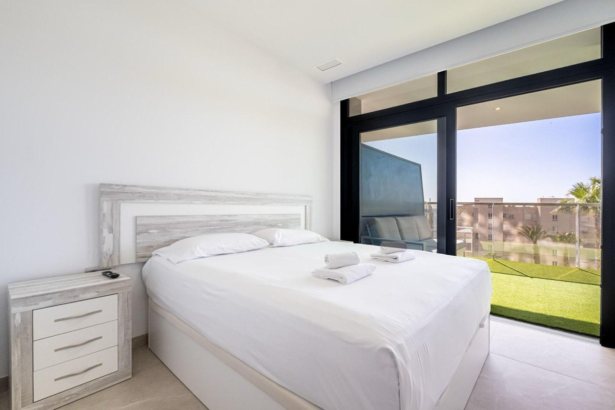 Se vende Apartamento Planta Media de 2 dormitorios en Costa Blanca, Alicante, España