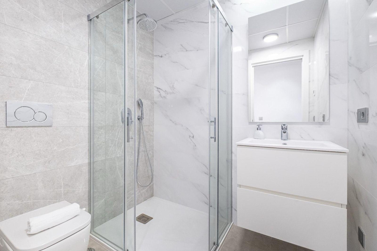 Se vende Apartamento Planta Media de 2 dormitorios en Costa Blanca, Alicante, España