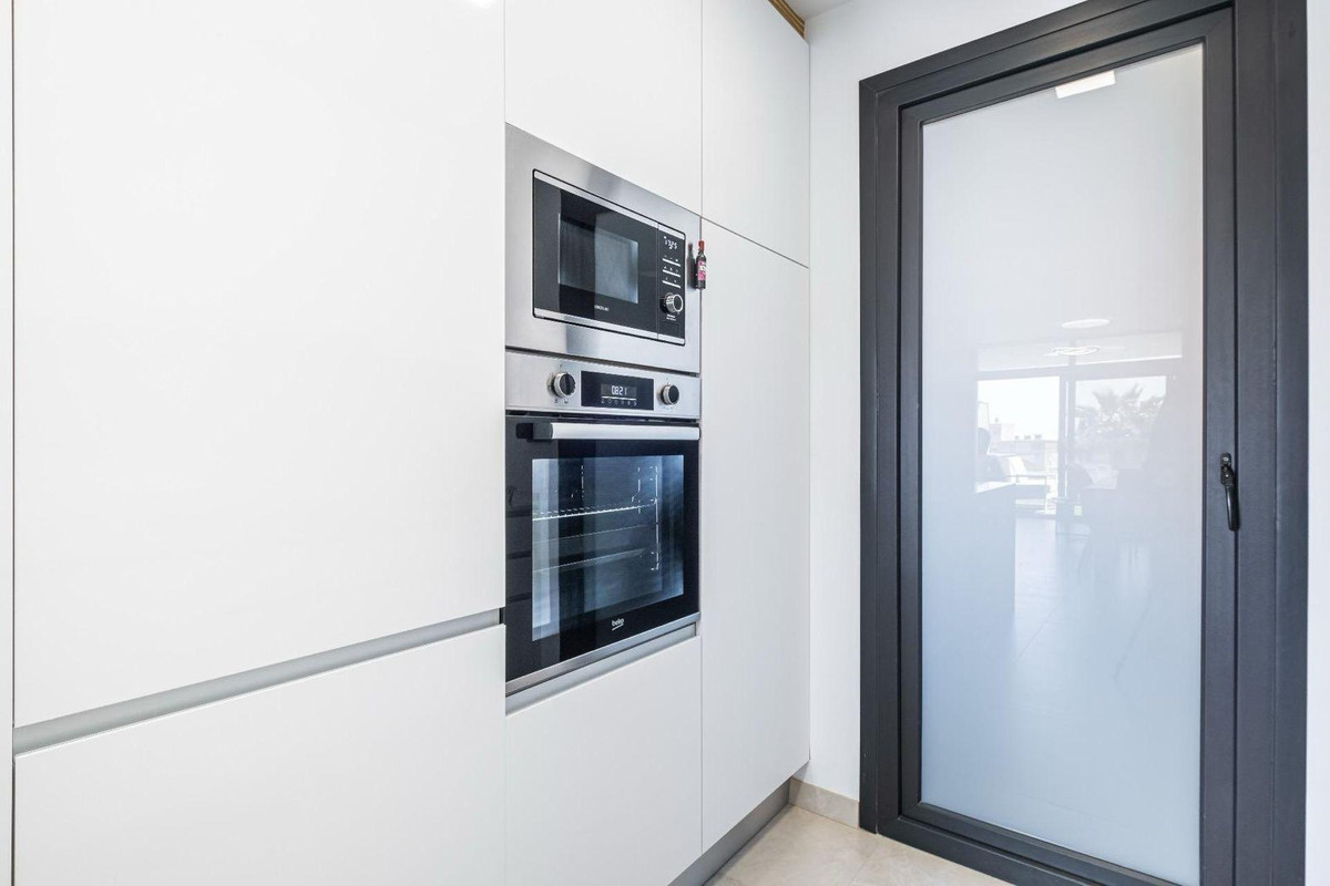 Se vende Apartamento Planta Media de 2 dormitorios en Costa Blanca, Alicante, España