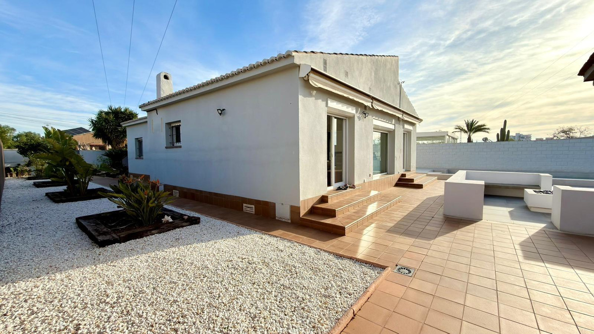 3 Bed Townhouse for sale in El Campello Costa Blanca, Alicante, Spain