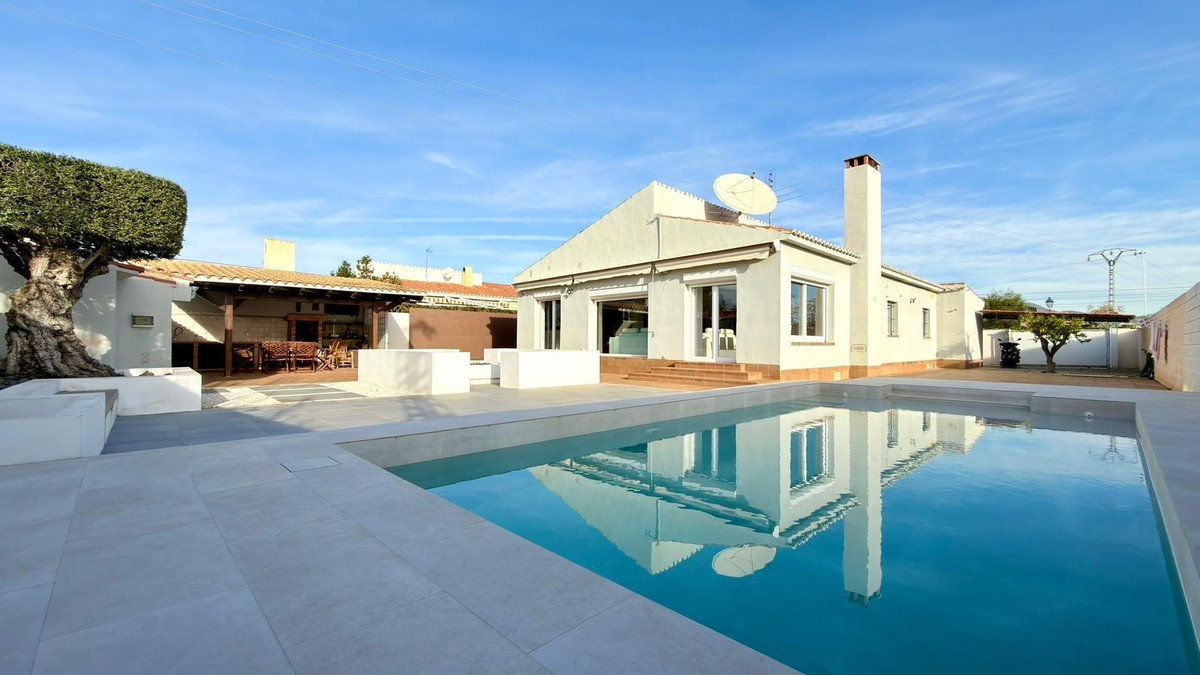 3 Bed Townhouse for sale in El Campello Costa Blanca, Alicante, Spain