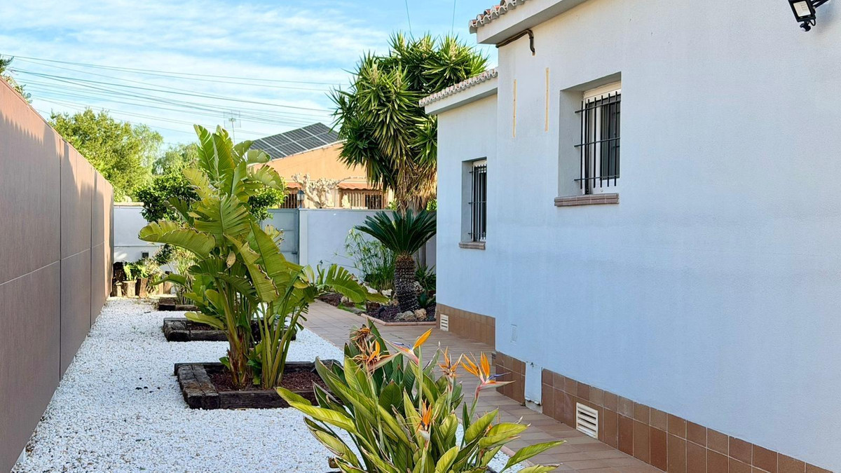 3 Bed Townhouse for sale in El Campello Costa Blanca, Alicante, Spain