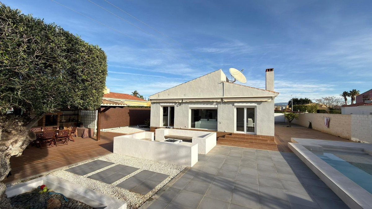 3 Bed Townhouse for sale in El Campello Costa Blanca, Alicante, Spain
