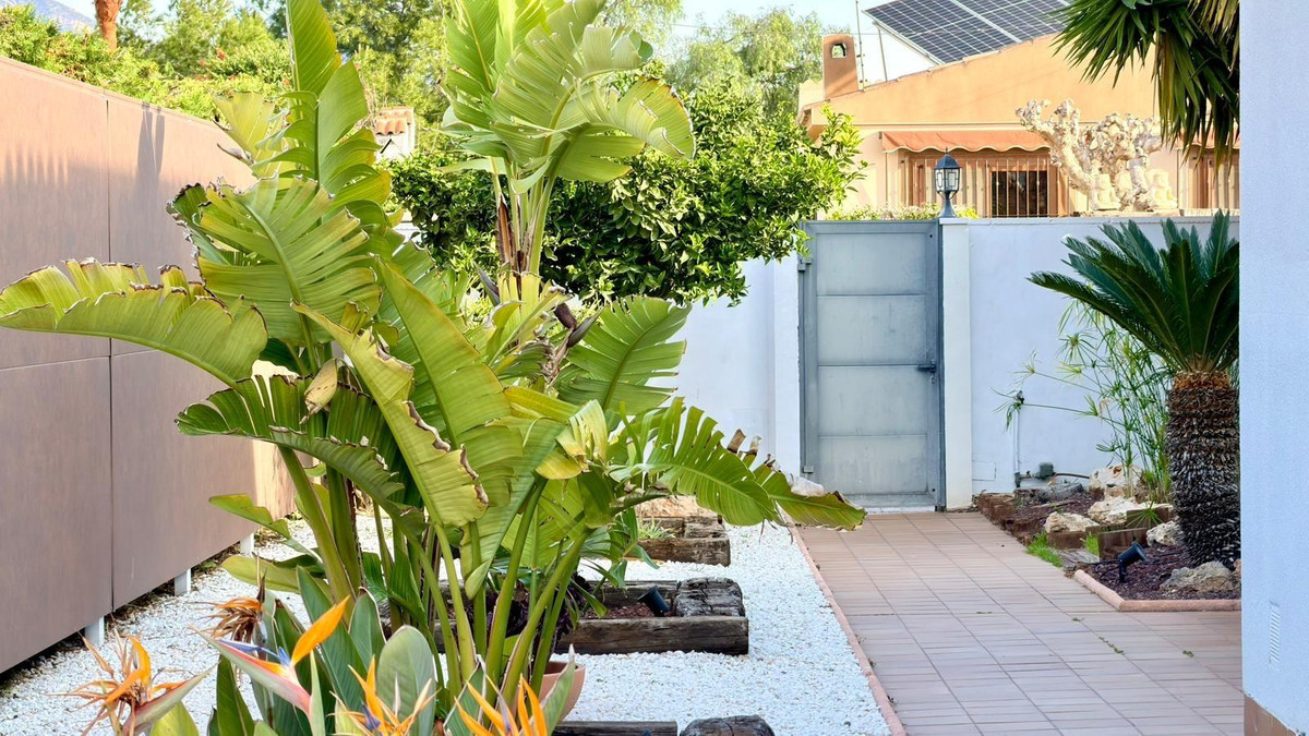 3 Bed Townhouse for sale in El Campello Costa Blanca, Alicante, Spain