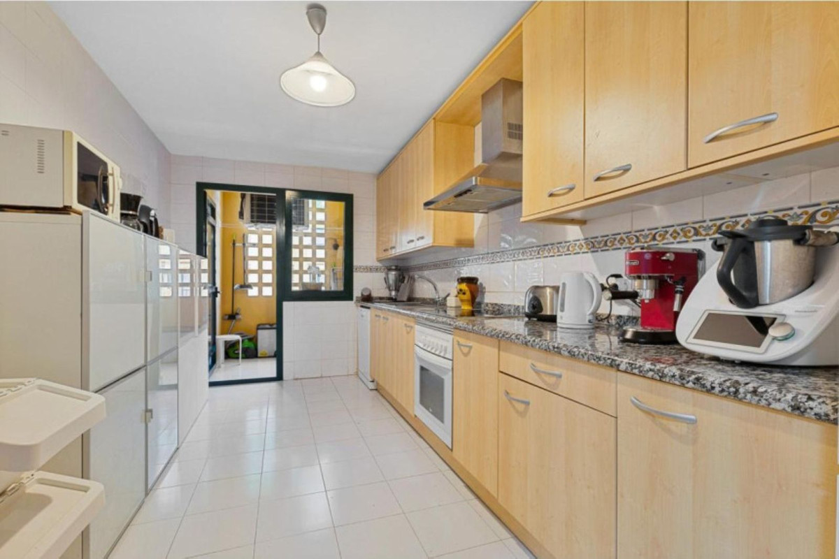 3 Bed Apartment for sale in San Pedro De Alcántara Costa Del Sol, Málaga, Spain