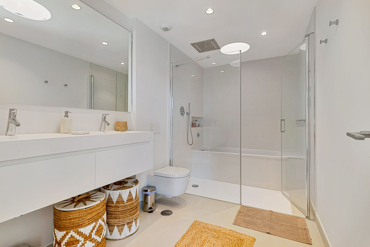 3 Bed Apartment for sale in Fuengirola Costa Del Sol, Málaga, Spain