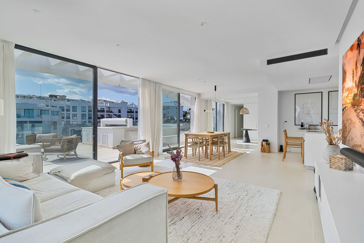 3 Bed Apartment for sale in Fuengirola Costa Del Sol, Málaga, Spain