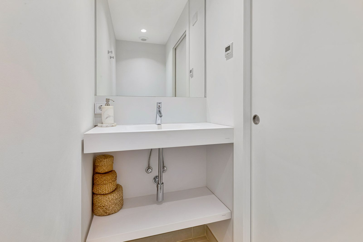 3 Bed Apartment for sale in Fuengirola Costa Del Sol, Málaga, Spain