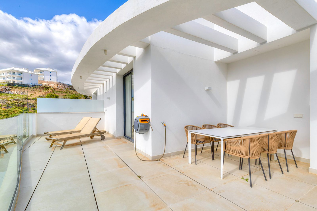 3 Bed Apartment for sale in Fuengirola Costa Del Sol, Málaga, Spain