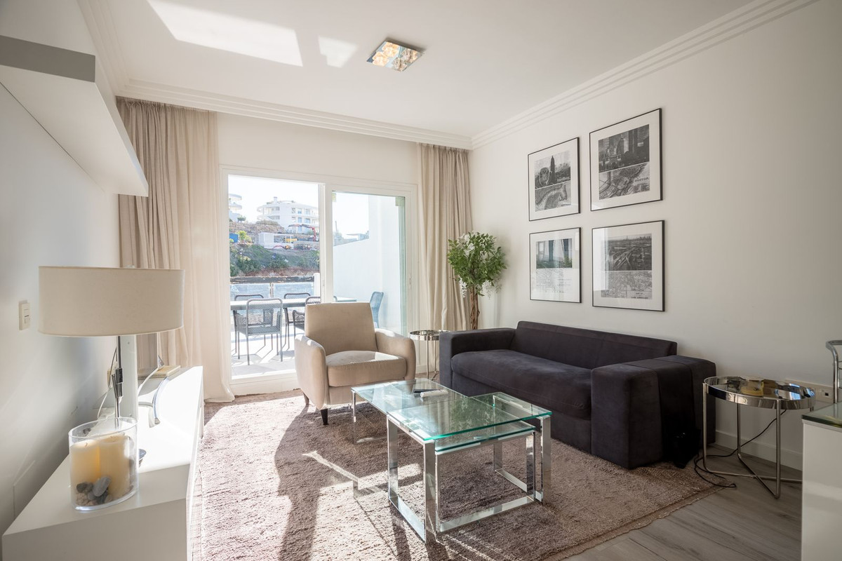 Se vende Apartamento Planta Media de 2 dormitorios en Costa Del Sol, Málaga, España