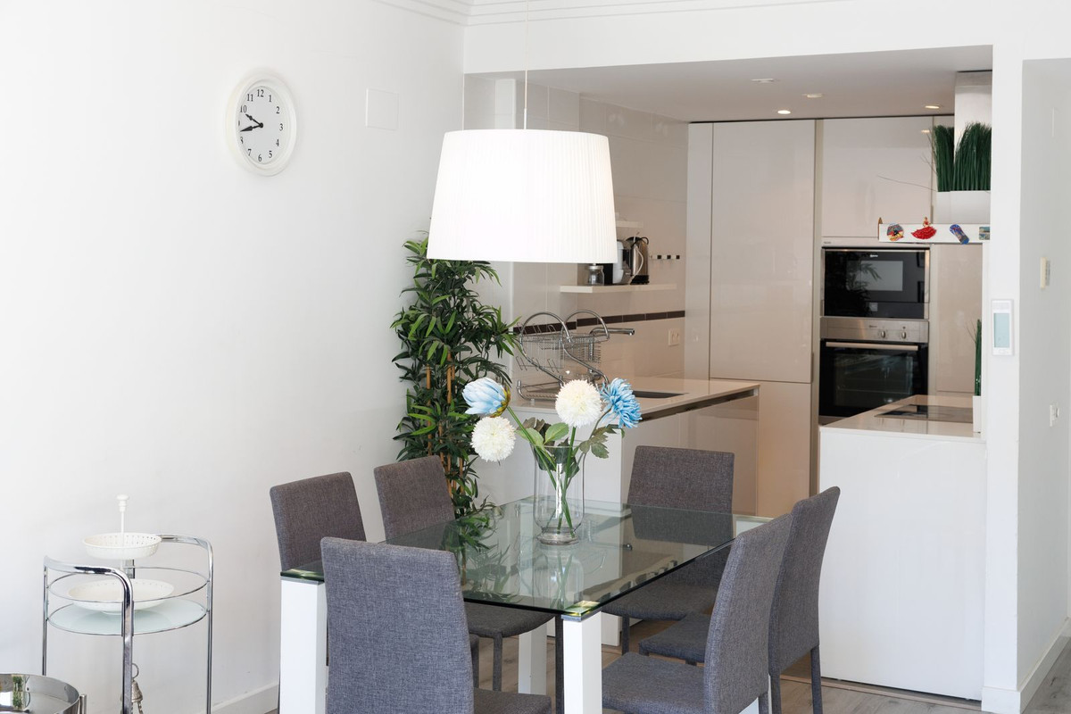 Se vende Apartamento Planta Media de 2 dormitorios en Costa Del Sol, Málaga, España