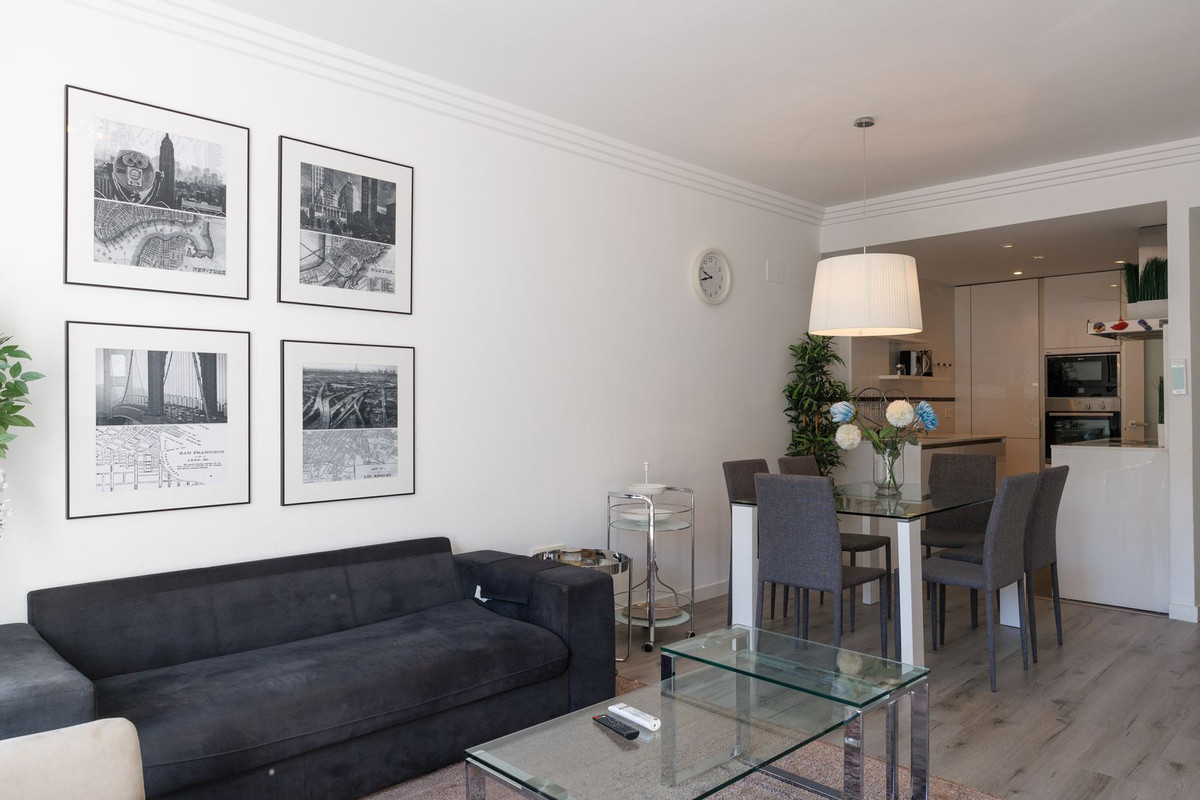 Se vende Apartamento Planta Media de 2 dormitorios en Costa Del Sol, Málaga, España