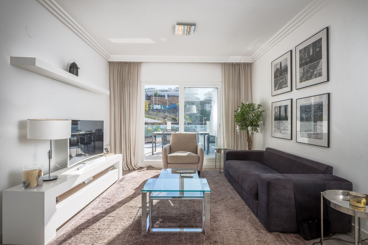 Se vende Apartamento Planta Media de 2 dormitorios en Costa Del Sol, Málaga, España