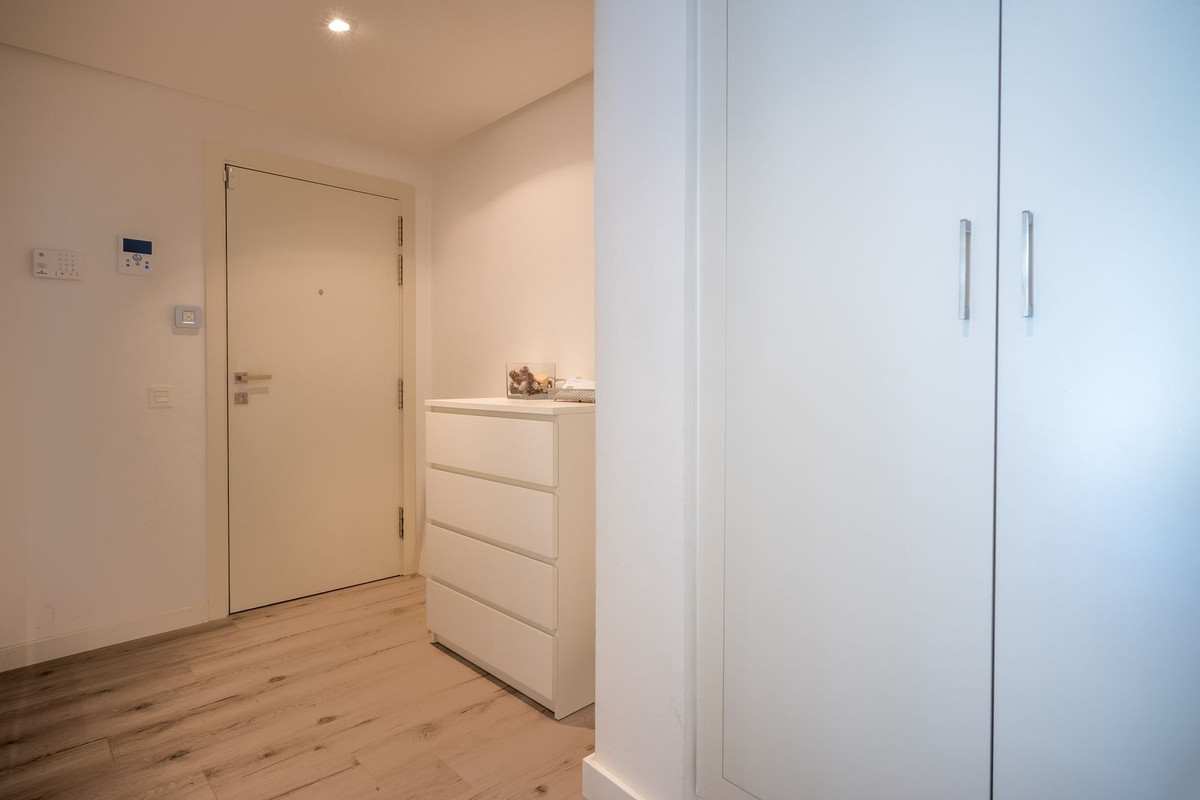 Se vende Apartamento Planta Media de 2 dormitorios en Costa Del Sol, Málaga, España