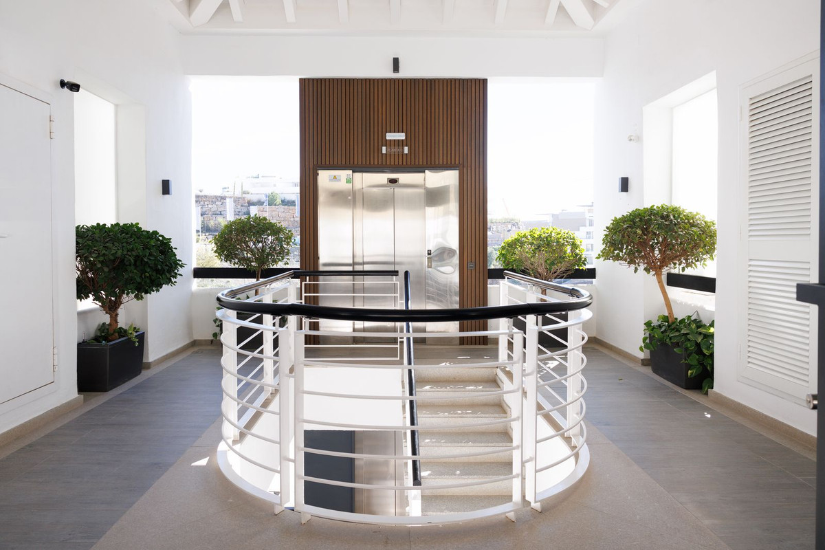 Se vende Apartamento Planta Media de 2 dormitorios en Costa Del Sol, Málaga, España
