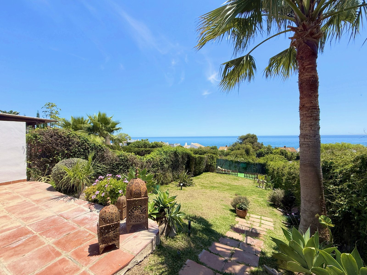 2 Bed Townhouse for sale in Estepona Costa Del Sol, Málaga, Spain