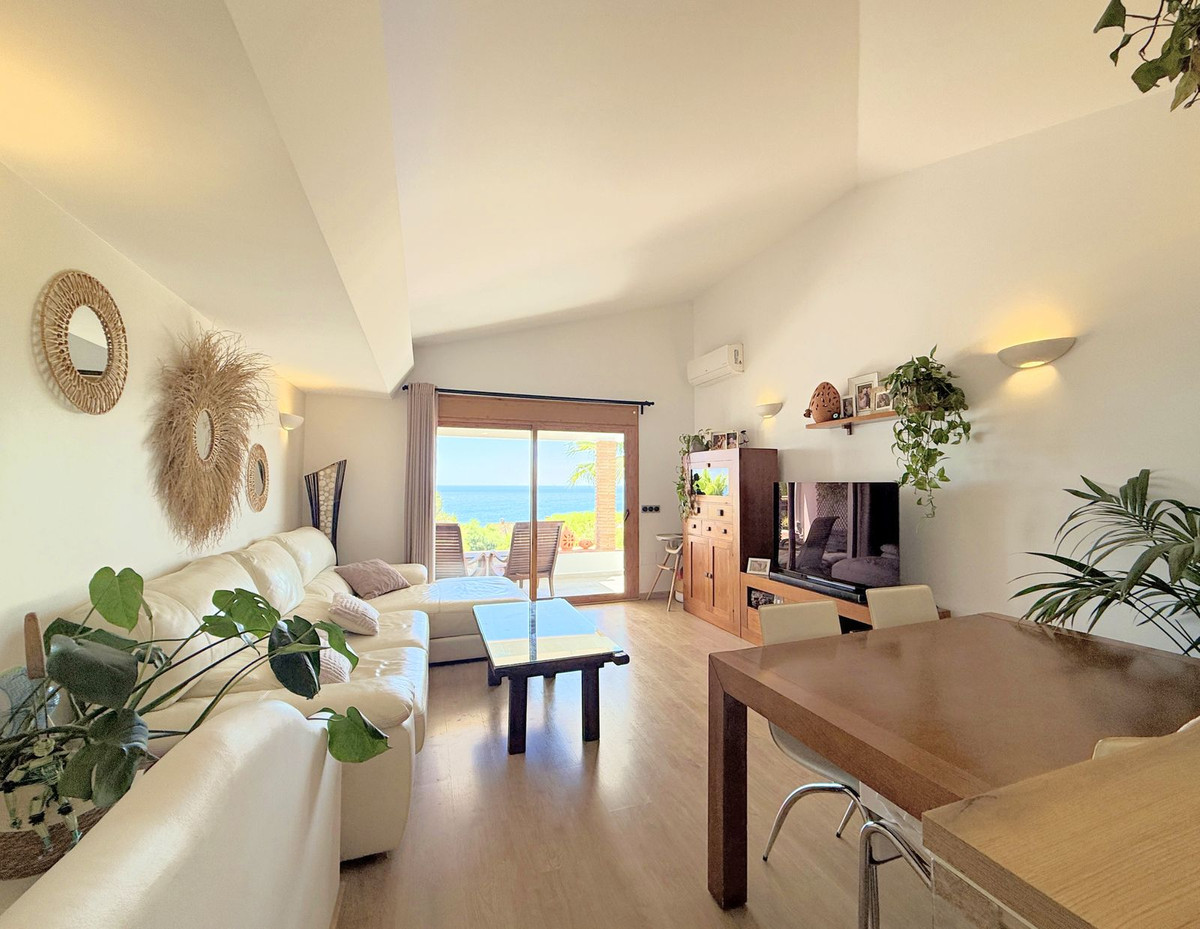 2 Bed Townhouse for sale in Estepona Costa Del Sol, Málaga, Spain