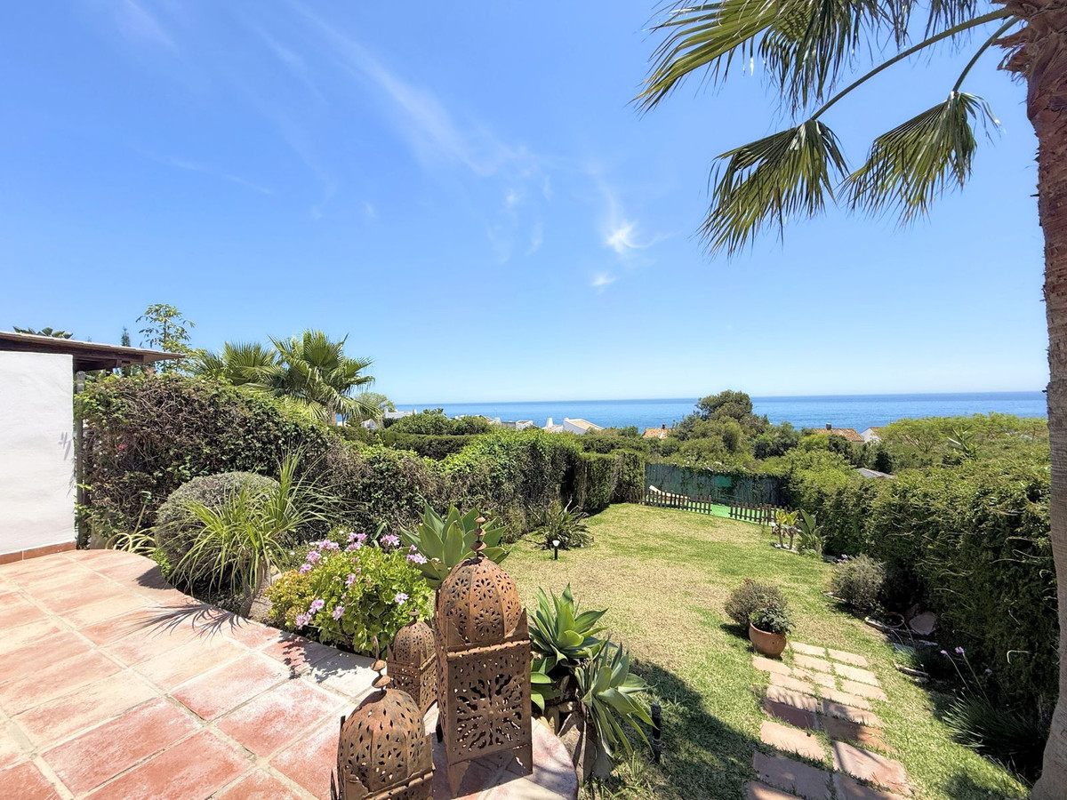 2 Bed Townhouse for sale in Estepona Costa Del Sol, Málaga, Spain