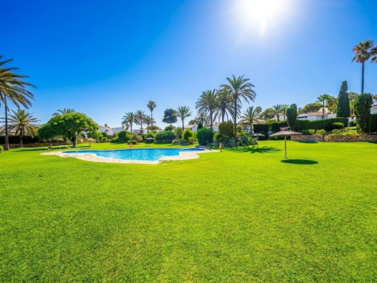 2 Bed Townhouse for sale in Estepona Costa Del Sol, Málaga, Spain