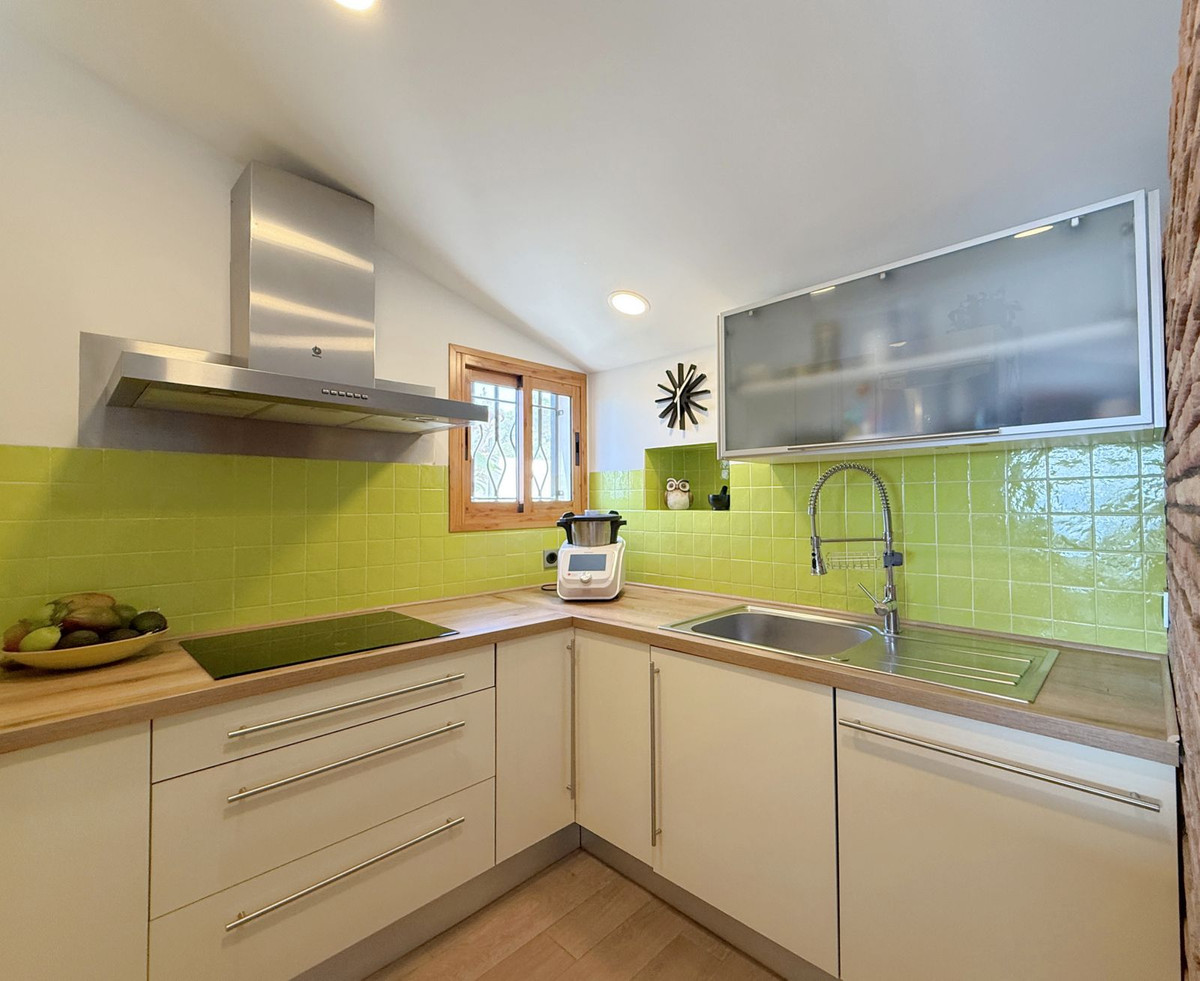 2 Bed Townhouse for sale in Estepona Costa Del Sol, Málaga, Spain