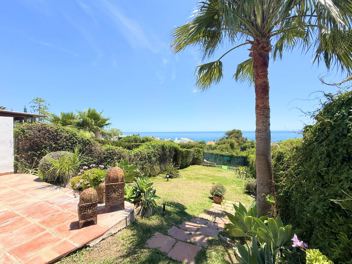 2 Bed Townhouse for sale in Estepona Costa Del Sol, Málaga, Spain
