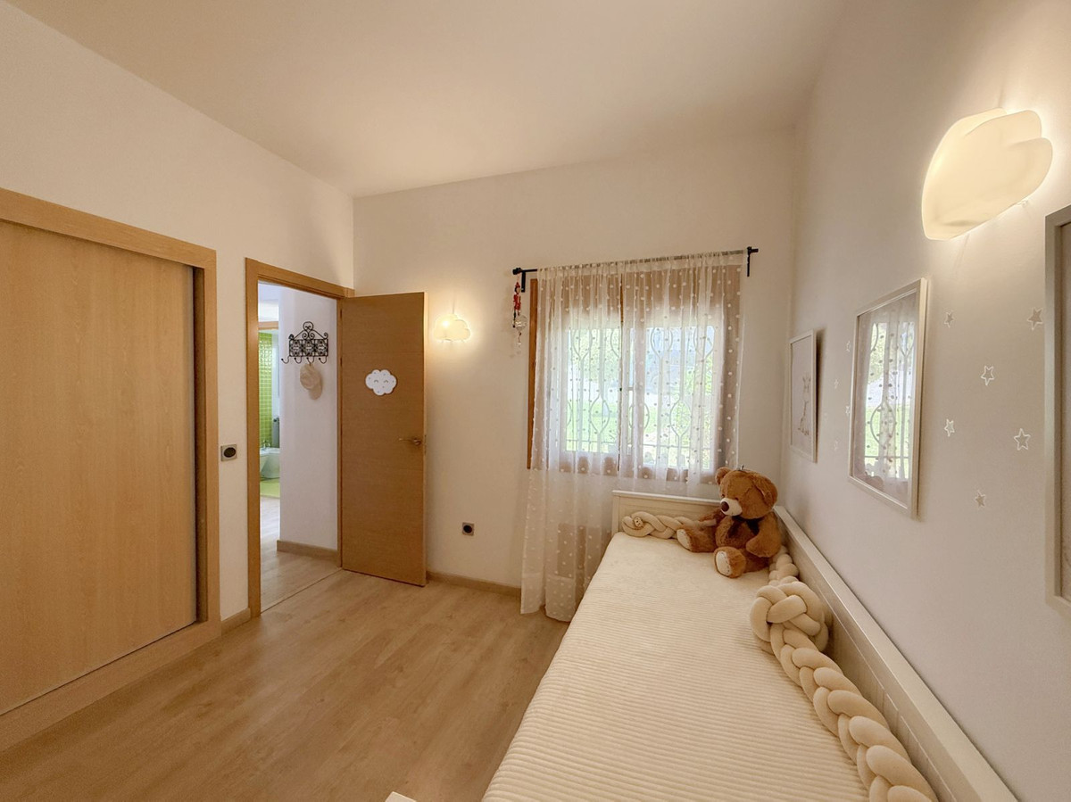 2 Bed Townhouse for sale in Estepona Costa Del Sol, Málaga, Spain