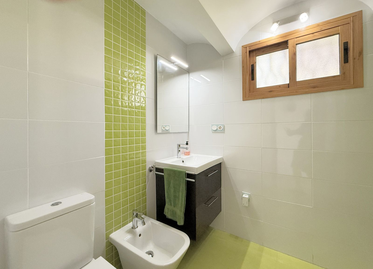 2 Bed Townhouse for sale in Estepona Costa Del Sol, Málaga, Spain