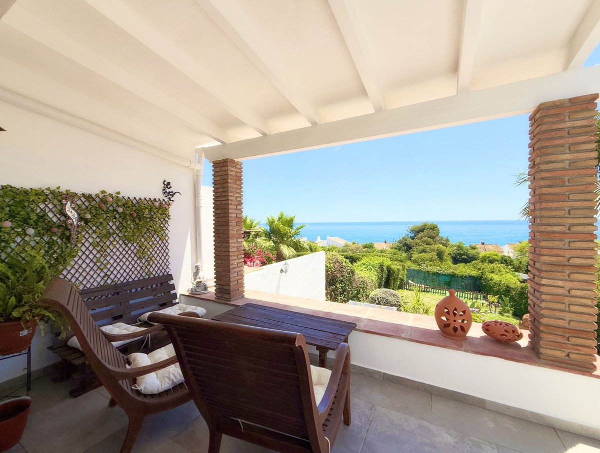 2 Bed Townhouse for sale in Estepona Costa Del Sol, Málaga, Spain