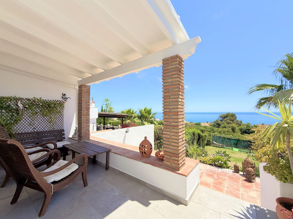 2 Bed Townhouse for sale in Estepona Costa Del Sol, Málaga, Spain