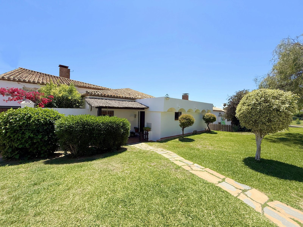 2 Bed Townhouse for sale in Estepona Costa Del Sol, Málaga, Spain
