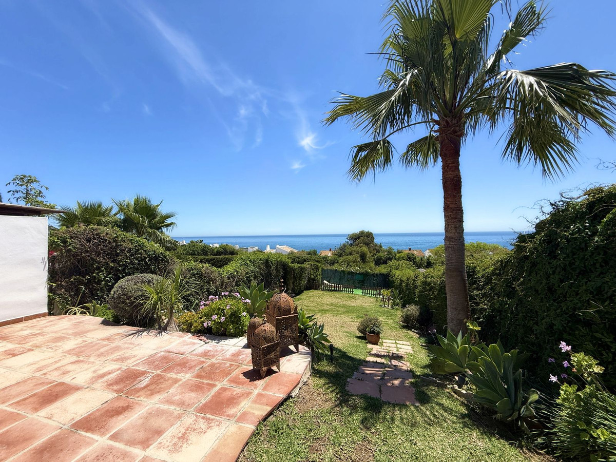 2 Bed Townhouse for sale in Estepona Costa Del Sol, Málaga, Spain