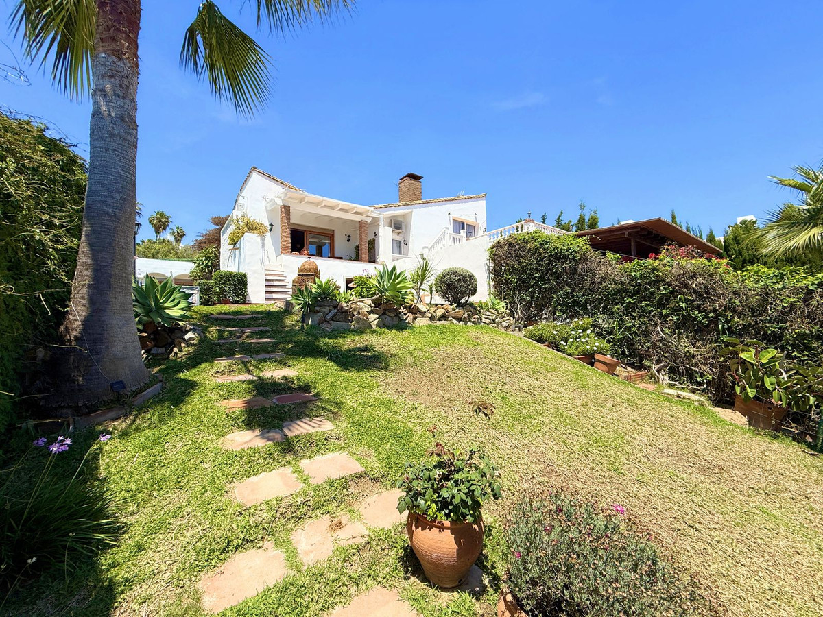2 Bed Townhouse for sale in Estepona Costa Del Sol, Málaga, Spain
