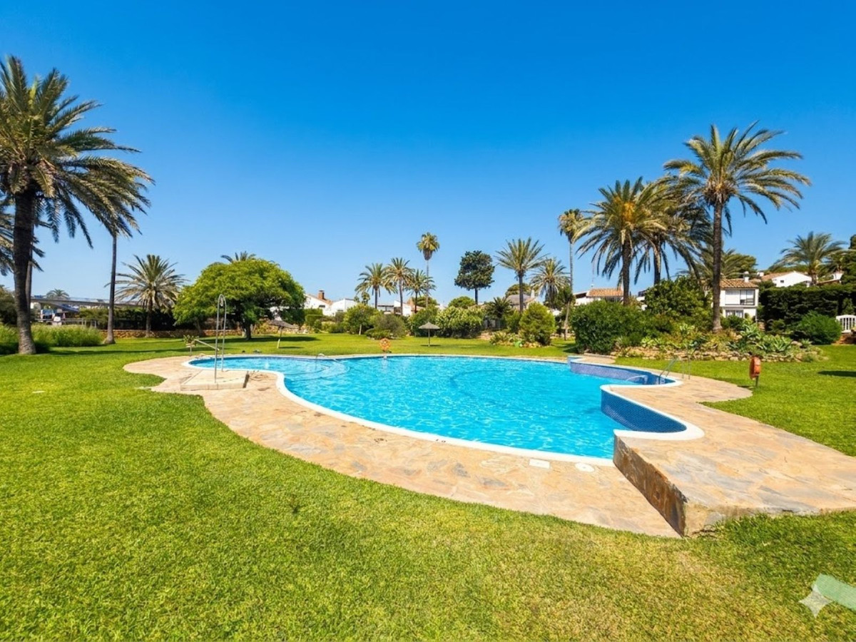 2 Bed Townhouse for sale in Estepona Costa Del Sol, Málaga, Spain