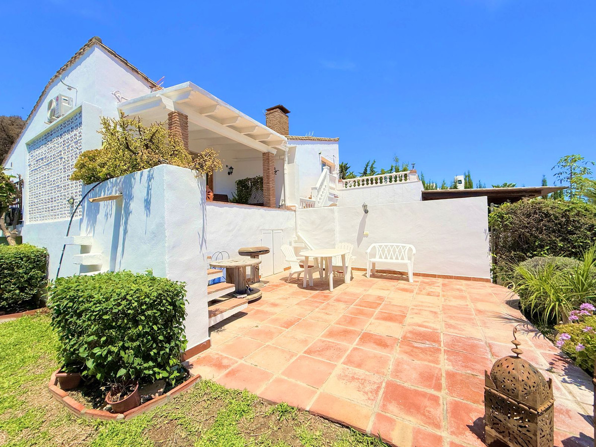 2 Bed Townhouse for sale in Estepona Costa Del Sol, Málaga, Spain