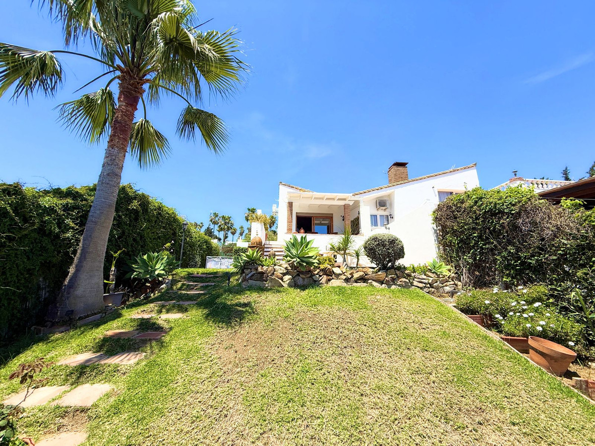 2 Bed Townhouse for sale in Estepona Costa Del Sol, Málaga, Spain
