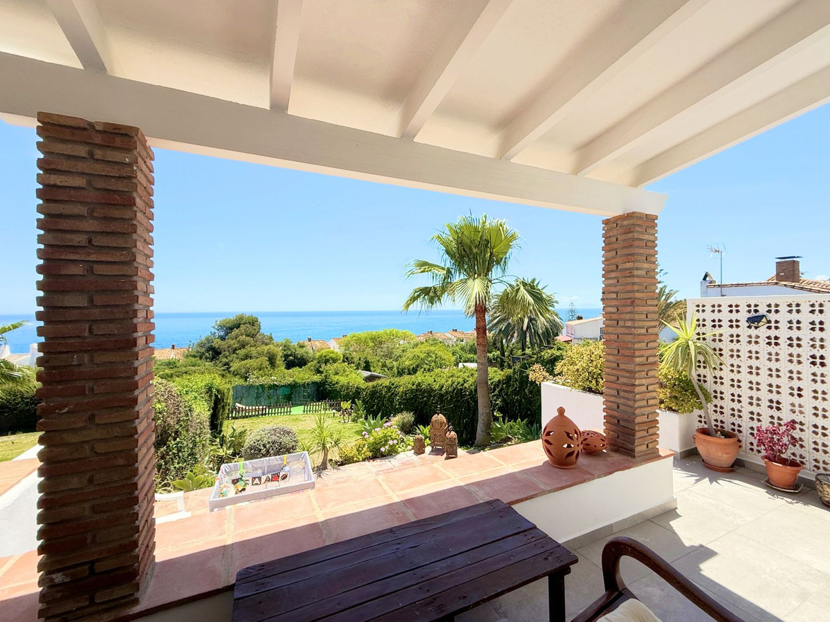 2 Bed Townhouse for sale in Estepona Costa Del Sol, Málaga, Spain