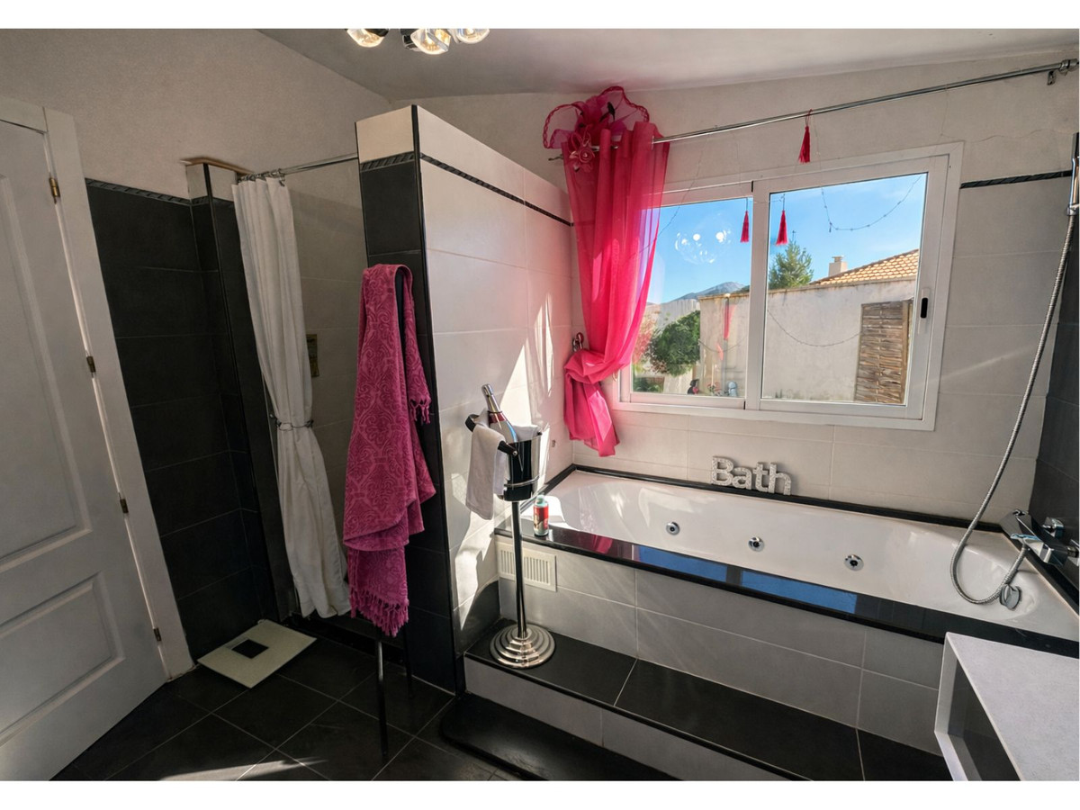 Se vende Villa - Chalet de 6 dormitorios en Costa Blanca, Alicante, España