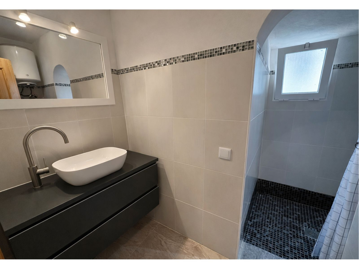 Se vende Villa - Chalet de 6 dormitorios en Costa Blanca, Alicante, España